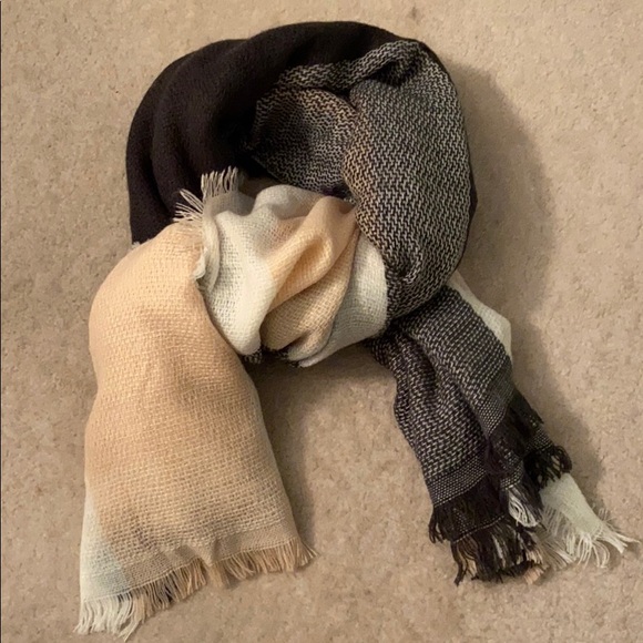 Scarf / Wrap - Picture 3 of 3